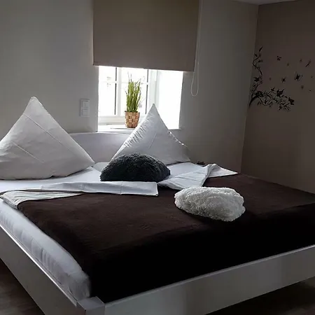 מלון Eifel Dream Plütscheid